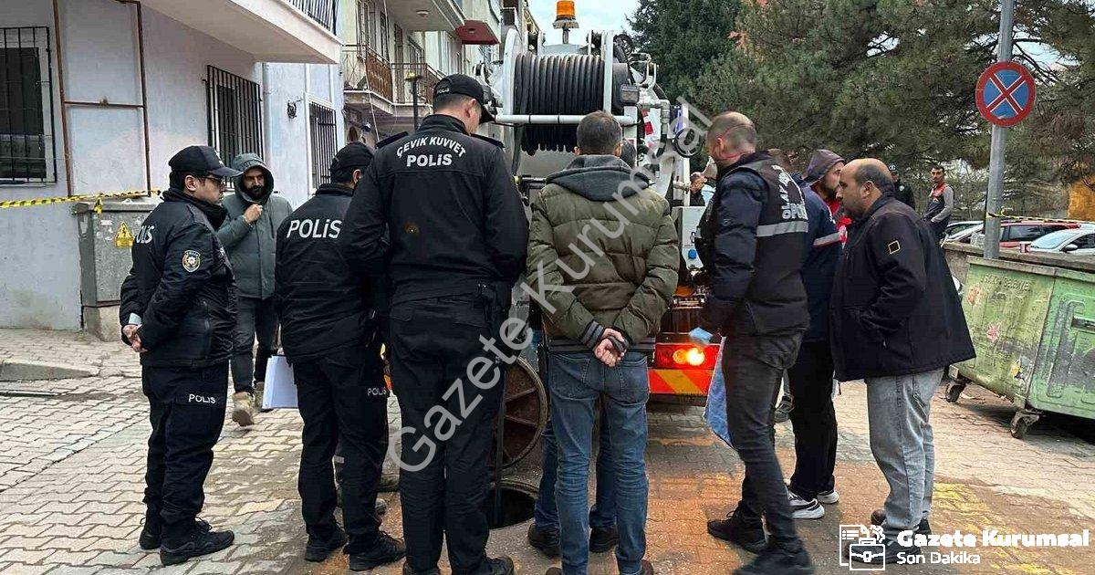 "Uşak'ta Kan Donduran Olay: Kanalizasyon Çalışmasında Cenin Bulundu" başlıklı haber için fotorealist